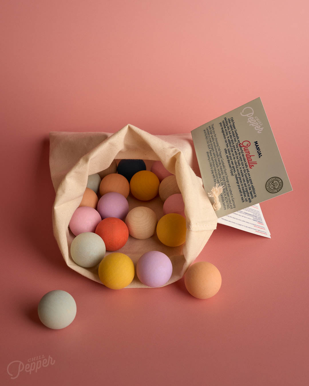 Chill Pepper Gumballs, gekleurde houten ballen uit een katoenen zakje