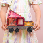 CONNETIX Pastel Transport Pack in hand van kind