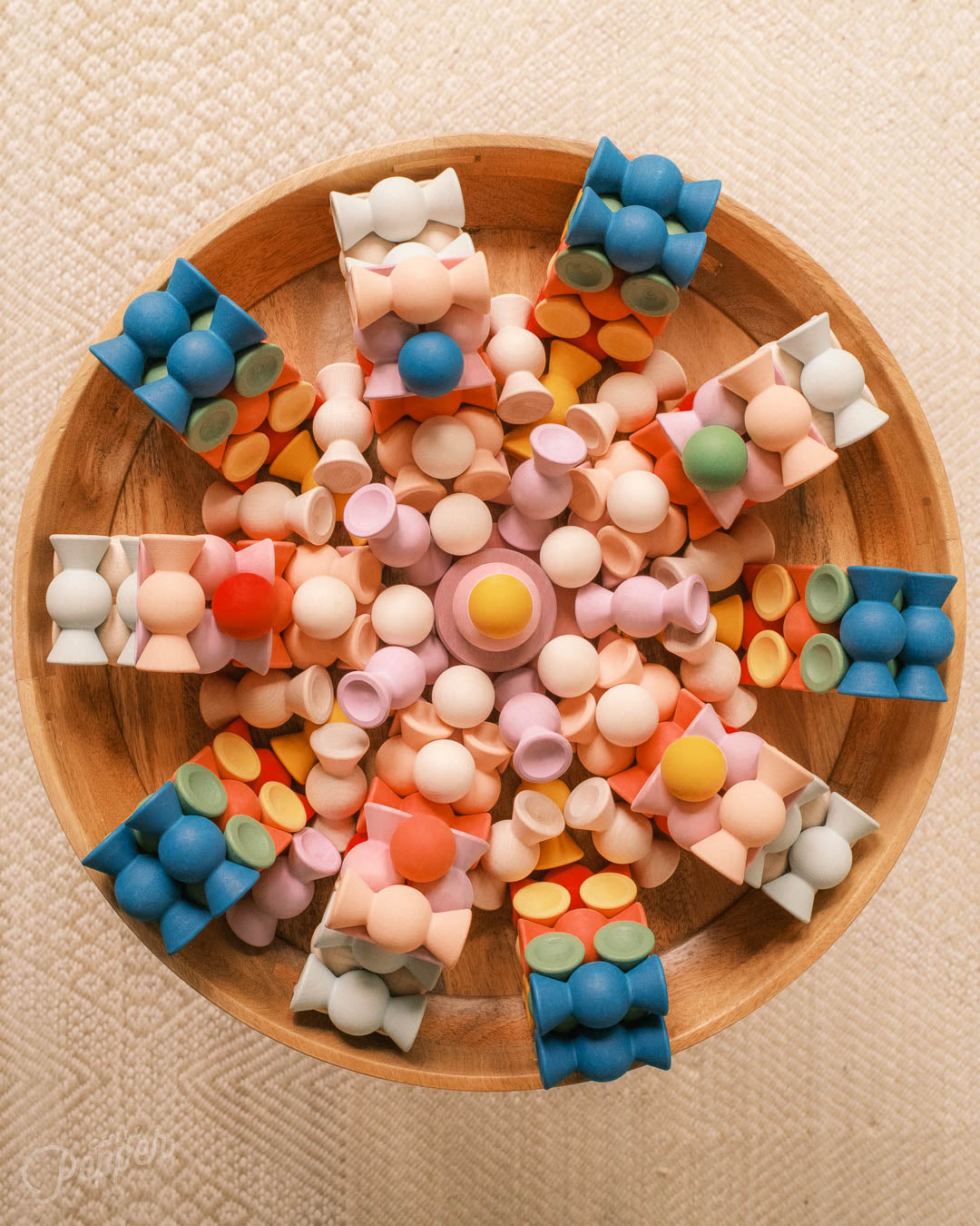 Mandala van houten Sweets en Gumballs van Chill Pepper in een houten schaal