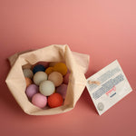 Chill Pepper Gumballs in een opengevouwen katoenen zakje