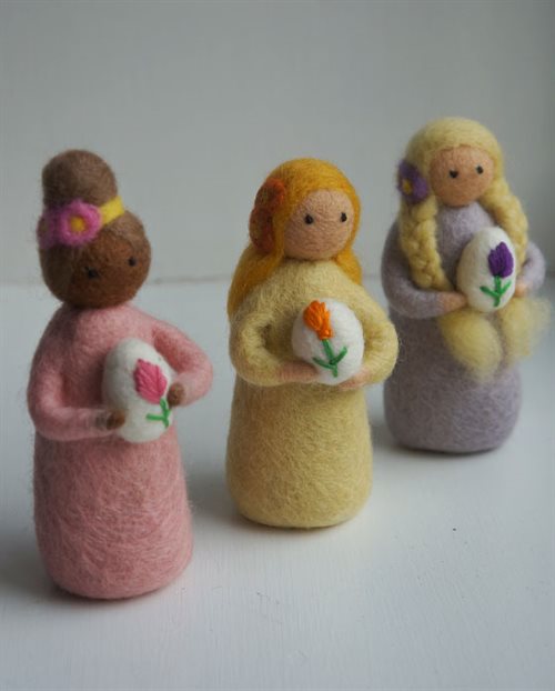 Paasmeisjes met eitjes, 3-delig | Gamcha