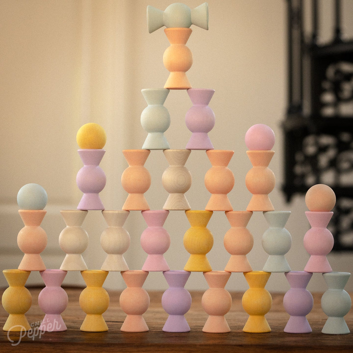 Chill Pepper Sweets Peachy Pastels, houten snoepjes in zachte perzikkleuren gestapeld