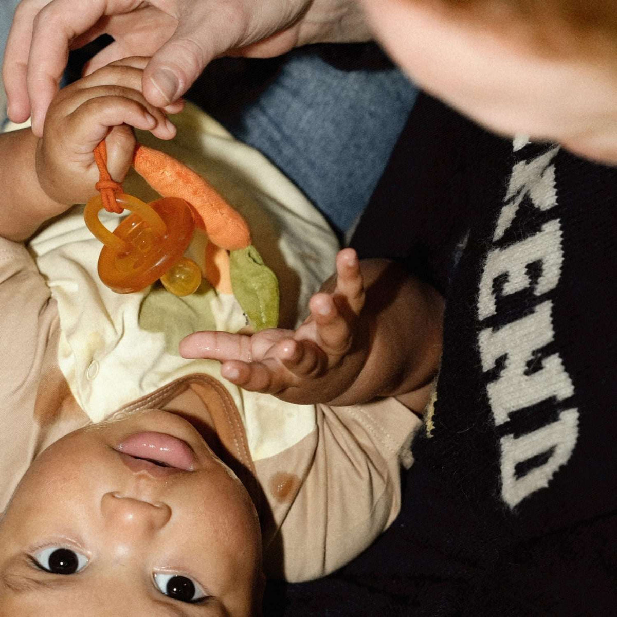 Cathy the Carrot, speenkoord | Oli&Carol met baby