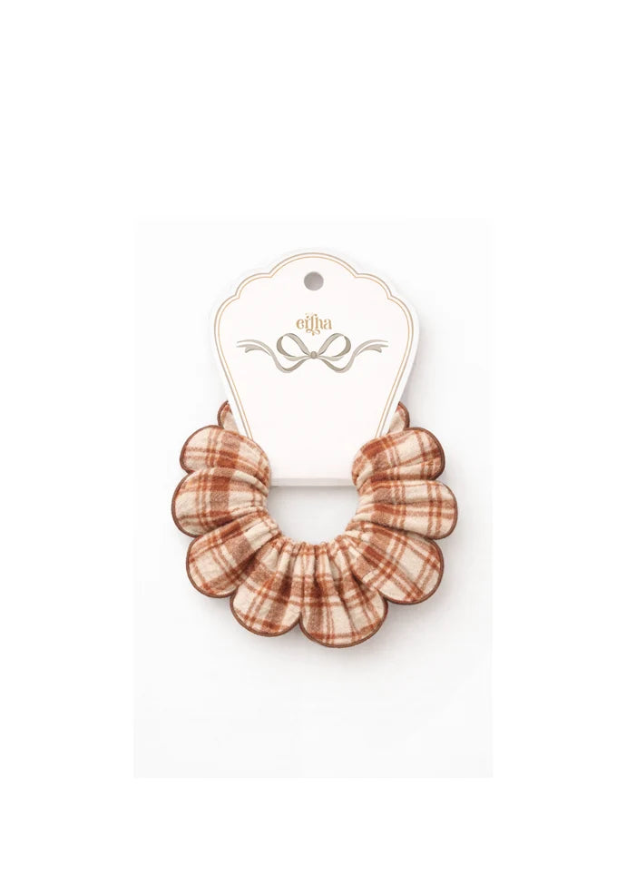 Scrunchie, Honingruit, Mrs. Ertha
