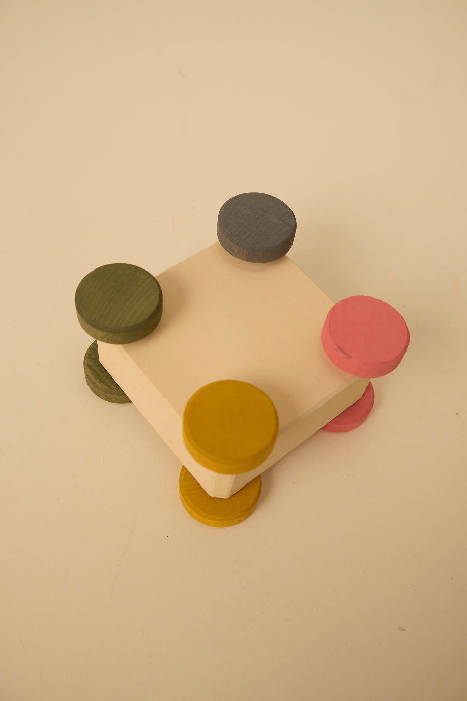 White Square houten voertuig, Toyto