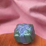 Keramieken steker Kadootje groen/blauw | Lekker Sofisch
