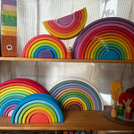Houten regenbogen van Ocamora en Avdar