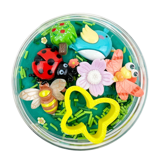 Garden Friends Surprise Pot van Invitation to Imagine met mintgroene speelklei en tuinfiguurtjes