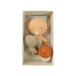 Pocket speelset met babypopje en beertje vanille  open doosje| Gommu