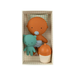 Pocket speelset met babypopje en beertje amandel | Gommu in doosje