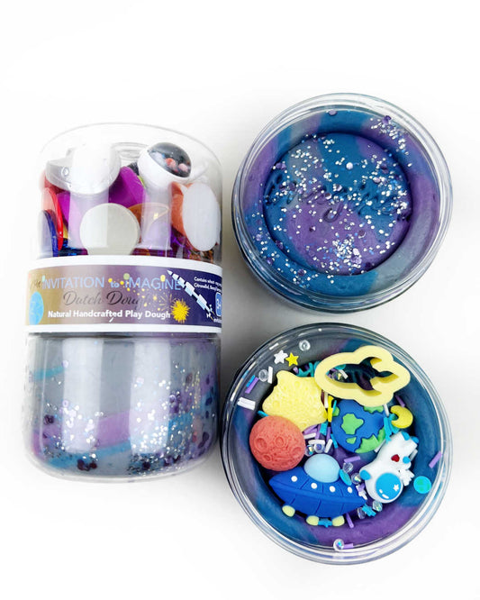 Fly Me To The Moon Play Pot van Invitation to Imagine met ruimte-accessoires