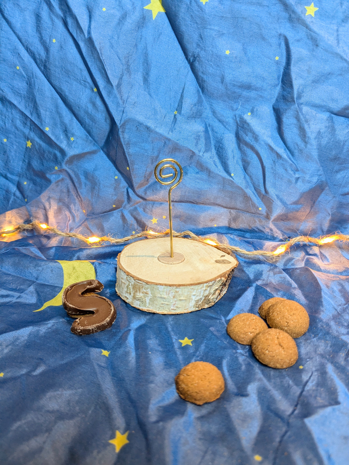 Vossebos steker staf van Sinterklaas, gouden krul op een berkenhouten voet